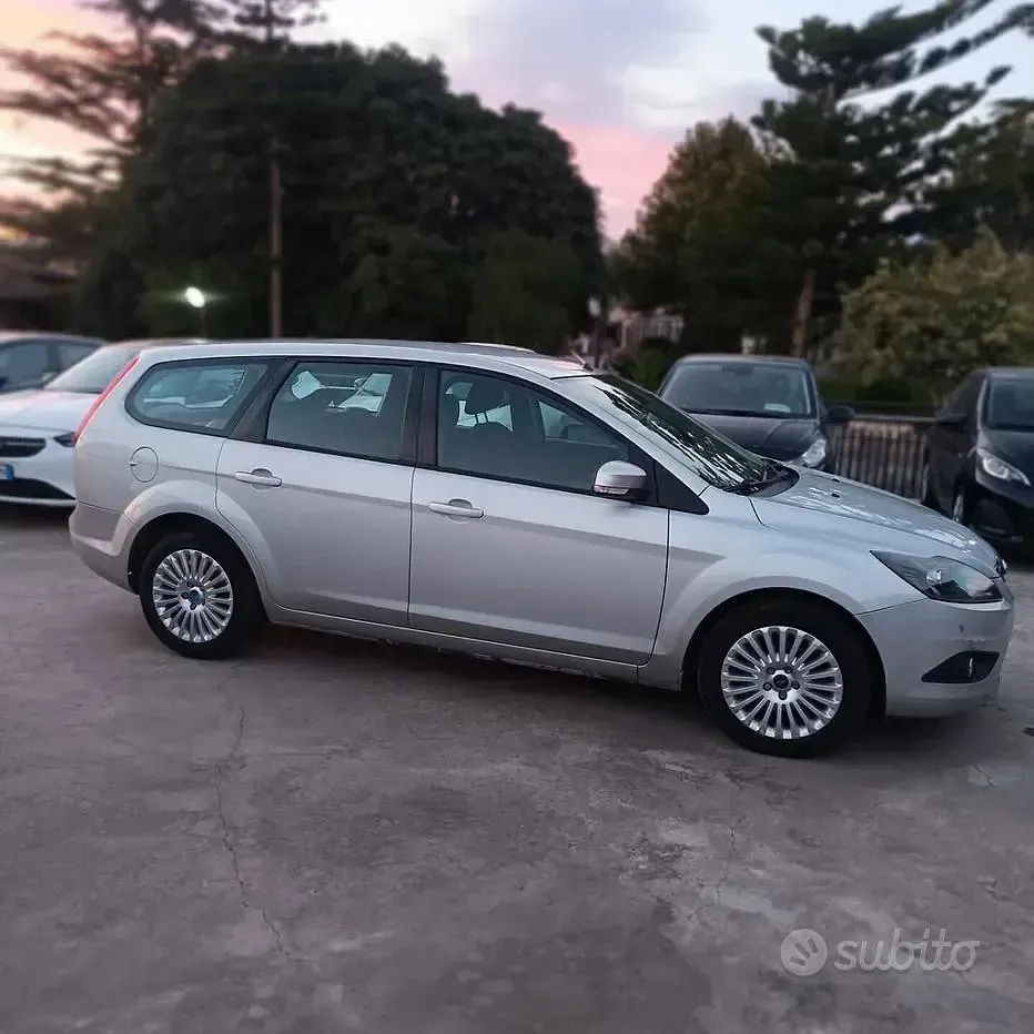 Usata Ford Focus 90 CV (66 kW) 2009 Grigio Station wagon
