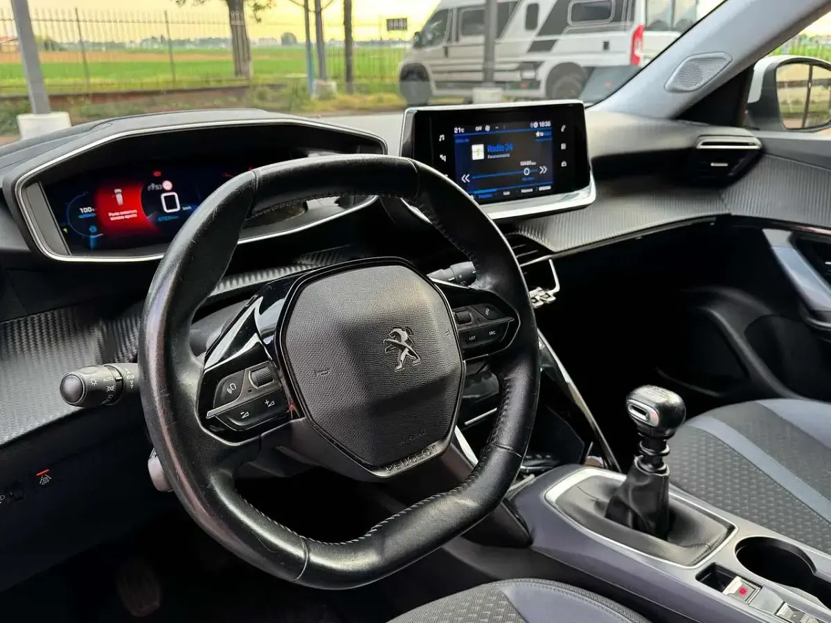 Usata Peugeot 2008 Allure 131 CV (96 kW) 2021 Bianco SUV