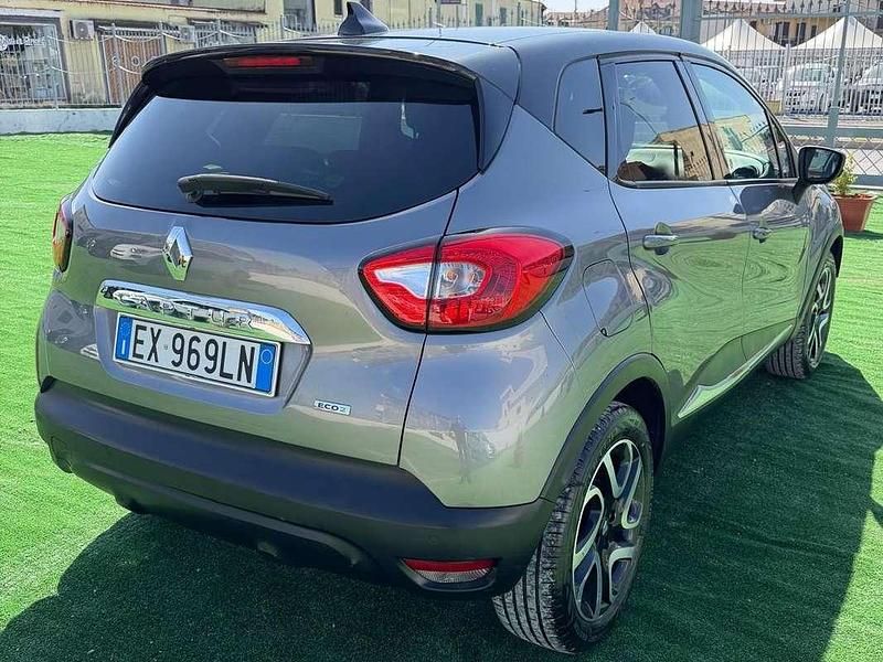 Usata Renault Captur 90 CV (66 kW) 2014 Grigio SUV
