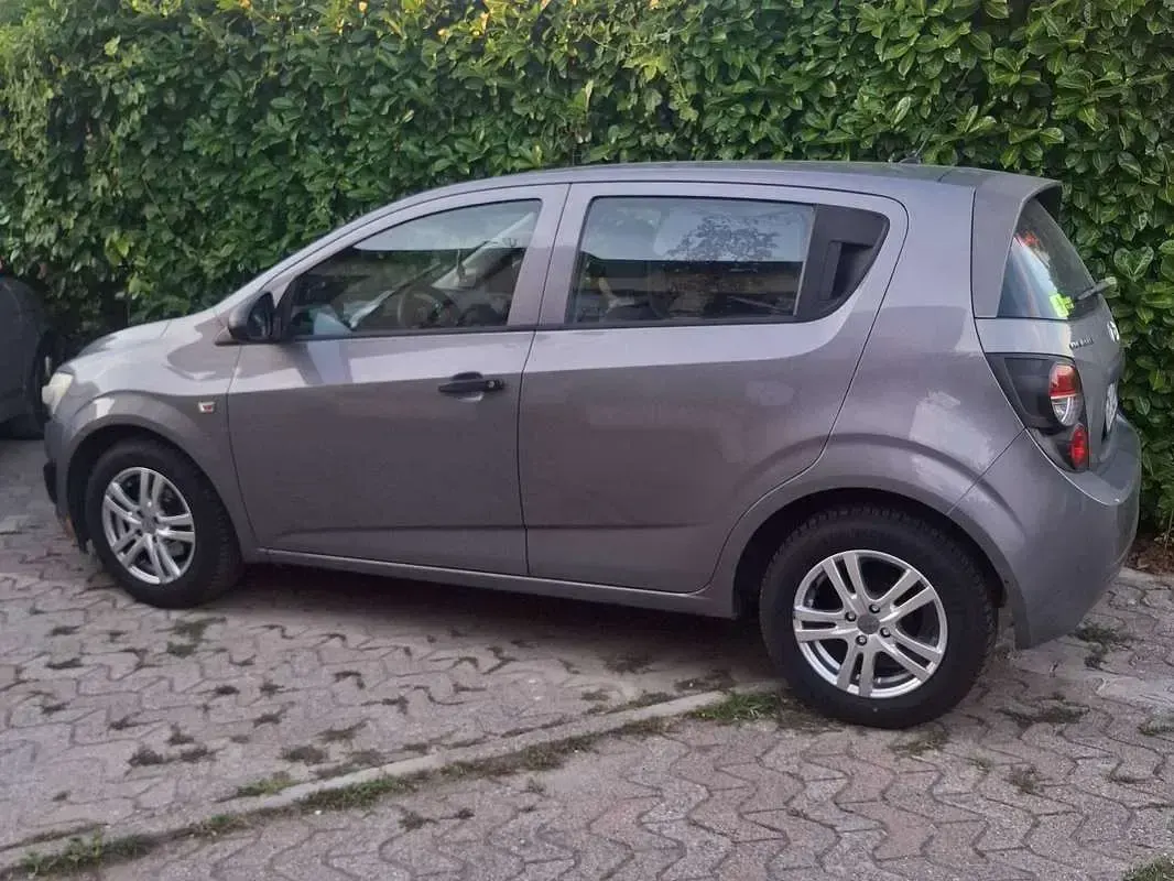 Usata Chevrolet Aveo LS 69 CV (50 kW) 2012 Grigio Berlina