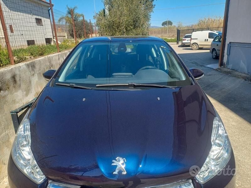 Blu Usata 2014 Peugeot 208 Due volumi | 4200 € (Super prezzo) - Immagine 1/4
