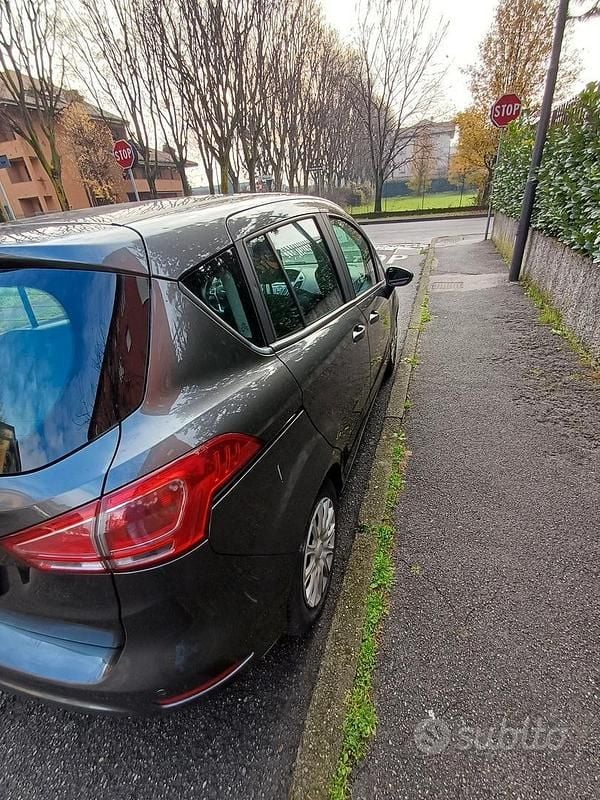 Usata Ford B-MAX Business Edition 90 CV (66 kW) 2017 Grigio Monovolume
