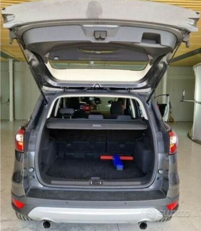Usata Ford Kuga 120 CV (88 kW) 2019 Marrone SUV