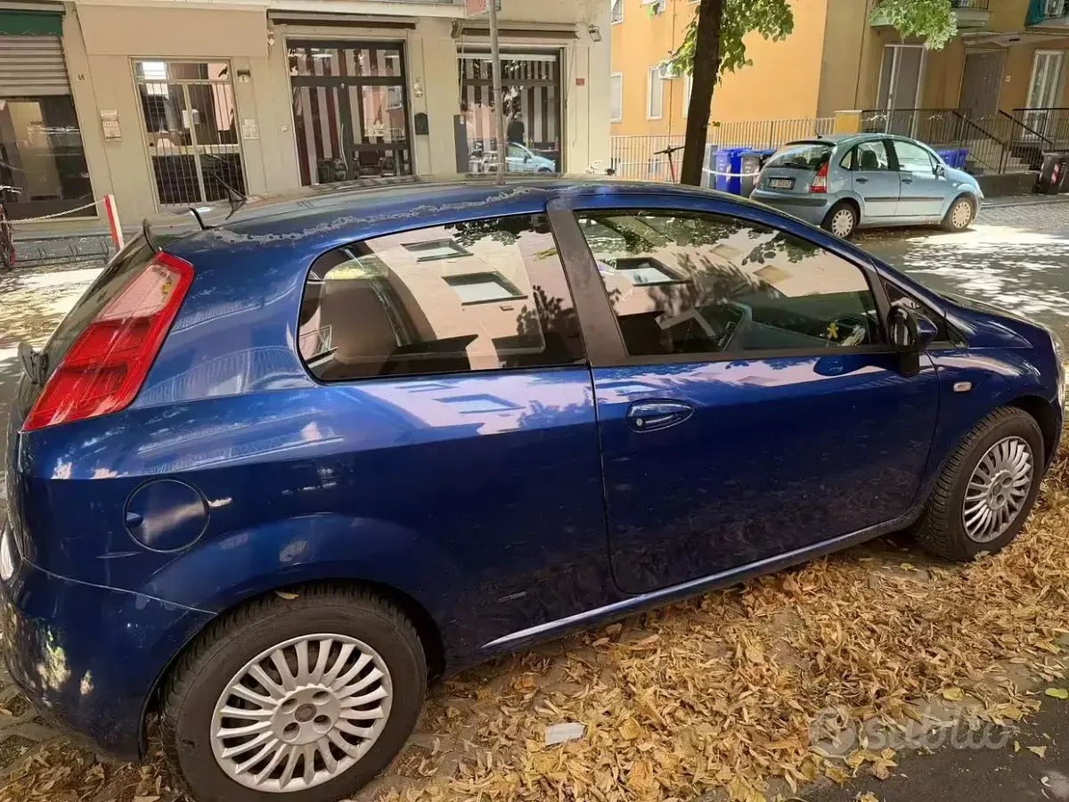 Usata Fiat Grande Punto 75 CV (55 kW) 2007 Bluazzurro Utilitaria