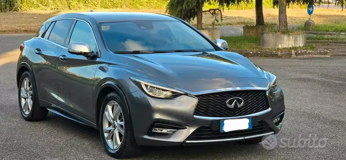 Usata Infiniti Q30 Business Executive 109 CV (80 kW) 2017 Grigio Monovolume