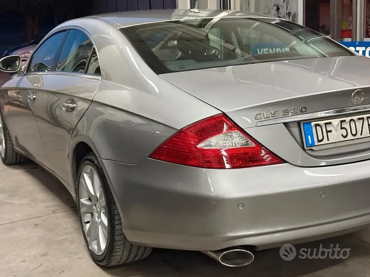 Usata Mercedes CLS320 224 CV (164 kW) 2007 Grigio Coupé