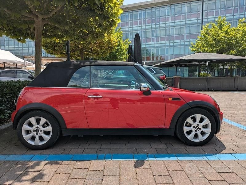 Usata Mini One Cabriolet 90 CV (66 kW) 2004 Rosso Cabrio