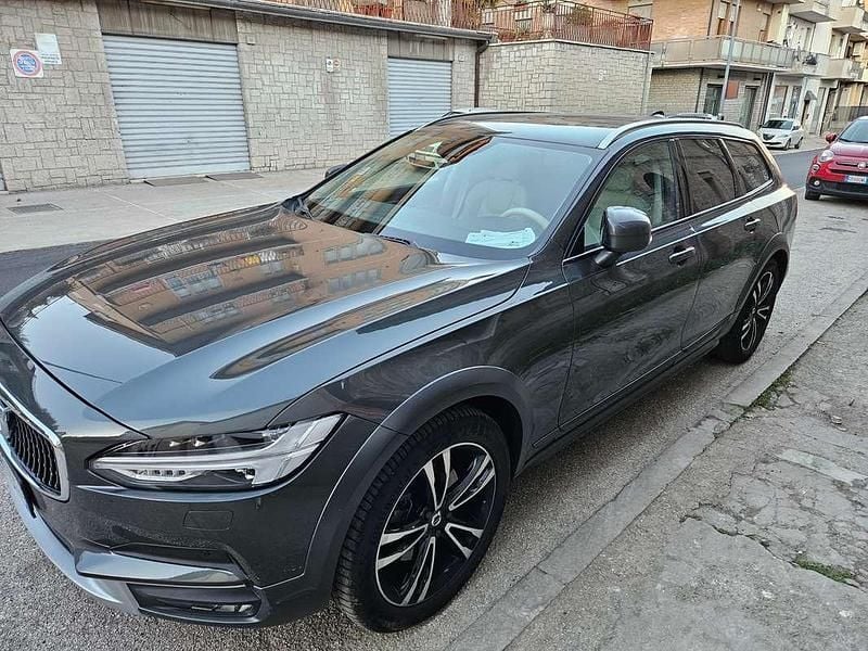 Usata Volvo V90 CC Pro 227 CV (166 kW) 2018 Marrone Station wagon