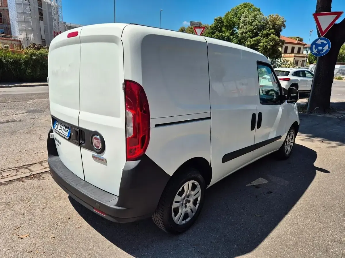 Usata Fiat Doblò 105 CV (77 kW) 2018 Bianco Monovolume