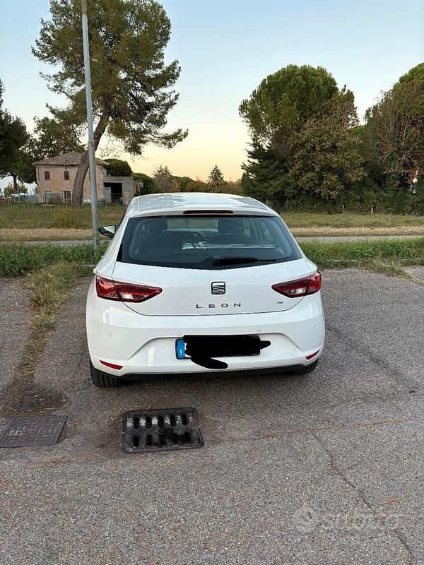 Bianco Usata 2012 Seat Leon Style Tre volumi | 5000 € (Molto cara) - Immagine 1/4