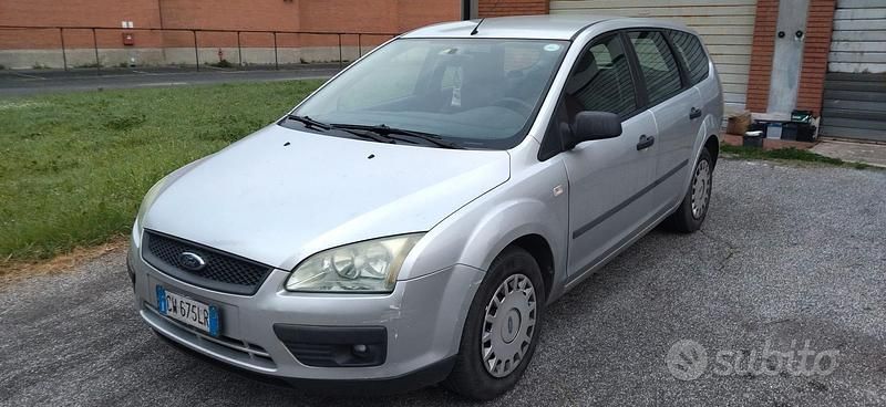 Usata Ford Focus 90 CV (66 kW) 2005 Grigio Station wagon