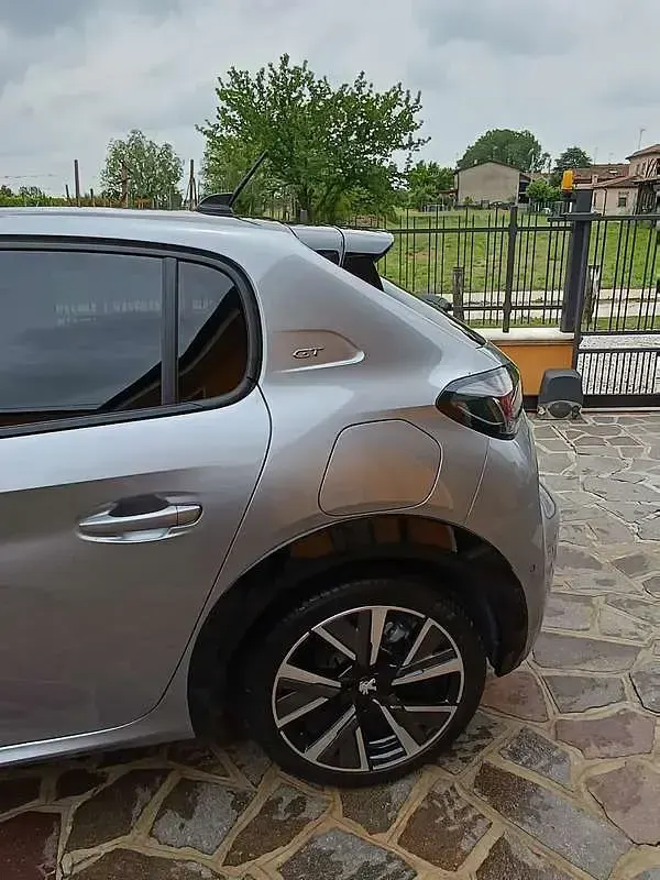 Usata Peugeot 208 GT 101 CV (74 kW) 2022 Utilitaria