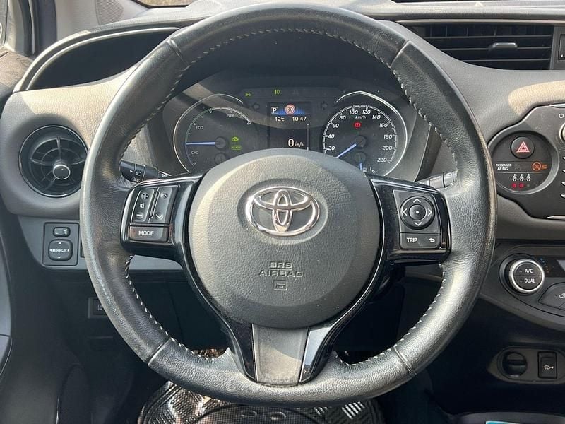 Usata Toyota Yaris Hybrid Active 101 CV (74 kW) 2018 Bianco Berlina