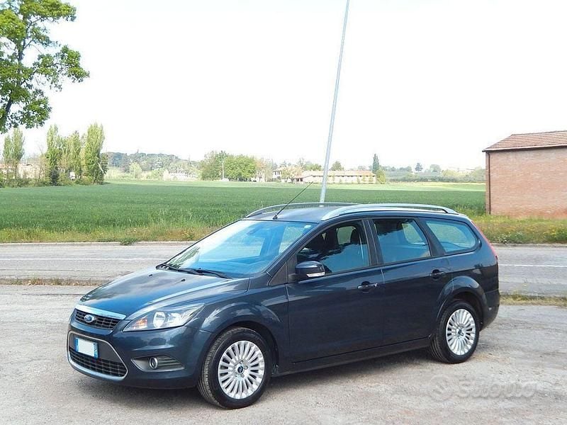 Usata Ford Focus 109 CV (80 kW) 2010 Grigio Station wagon