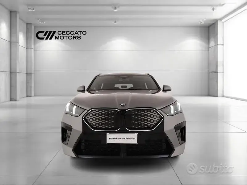 Usata BMW iX2 M Sport 103 kW (141 CV) 2025 Grigio SUV