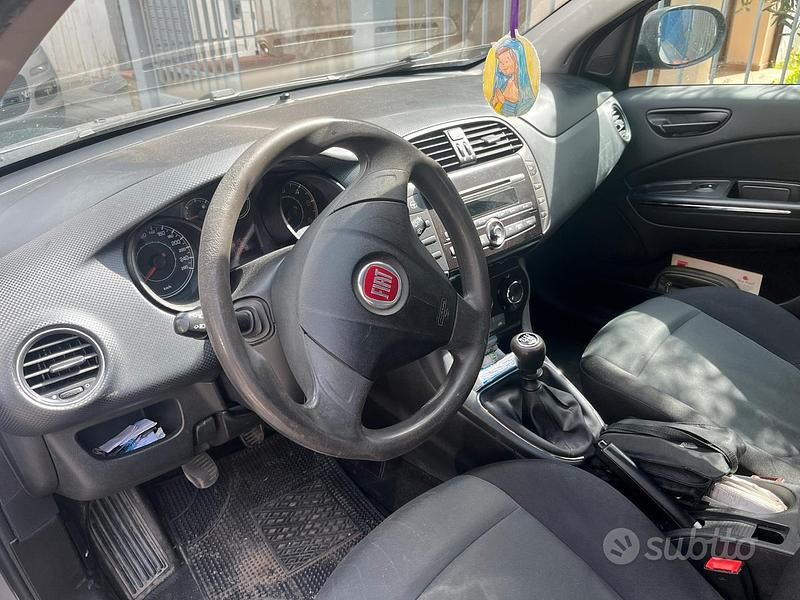Usata Fiat Bravo 105 CV (77 kW) 2011 Grigio Utilitaria