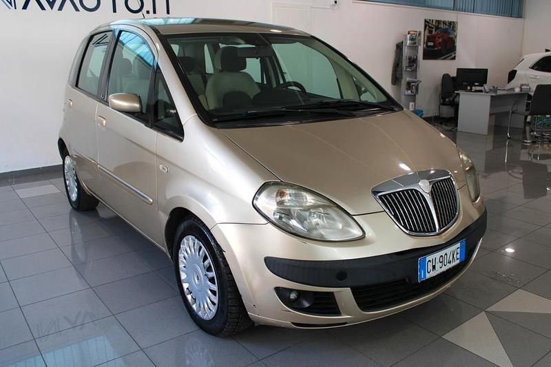 Usata Lancia Musa 100 CV (73 kW) 2005 Oro Monovolume