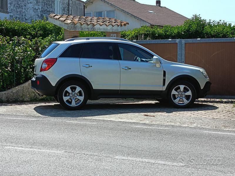 Usata Opel Antara Cosmo 150 CV (110 kW) 2010 Bianco SUV