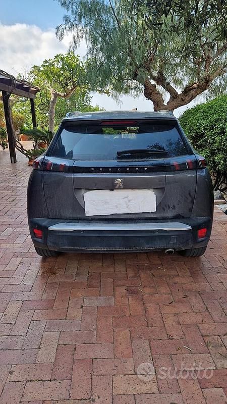 Usata Peugeot 2008 100 kW (136 CV) 2021 Grigio SUV