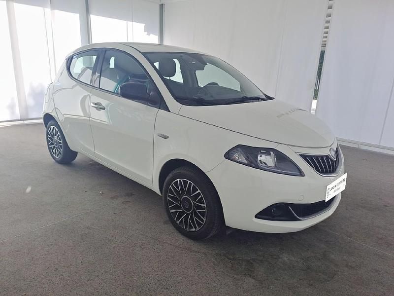 Usata Lancia Ypsilon 70 CV (51 kW) 2024 Bianco Utilitaria