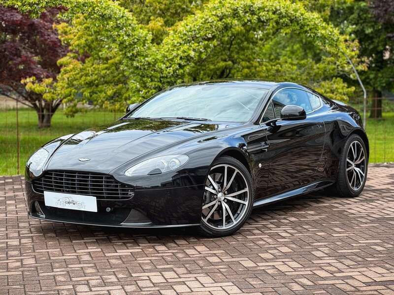 Onyx black Usata 2015 Aston Martin V8 Vantage Coupé | 69.500 € (Super prezzo) - Immagine 1/4