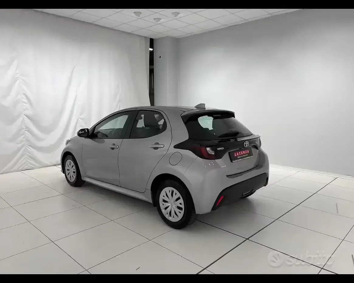 Usata Toyota Yaris Active 72 CV (52 kW) 2022 Grigio Utilitaria