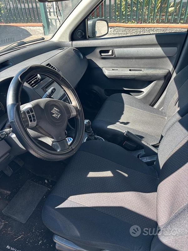 Usata Suzuki Swift 70 CV (51 kW) 2007 Grigio Berlina