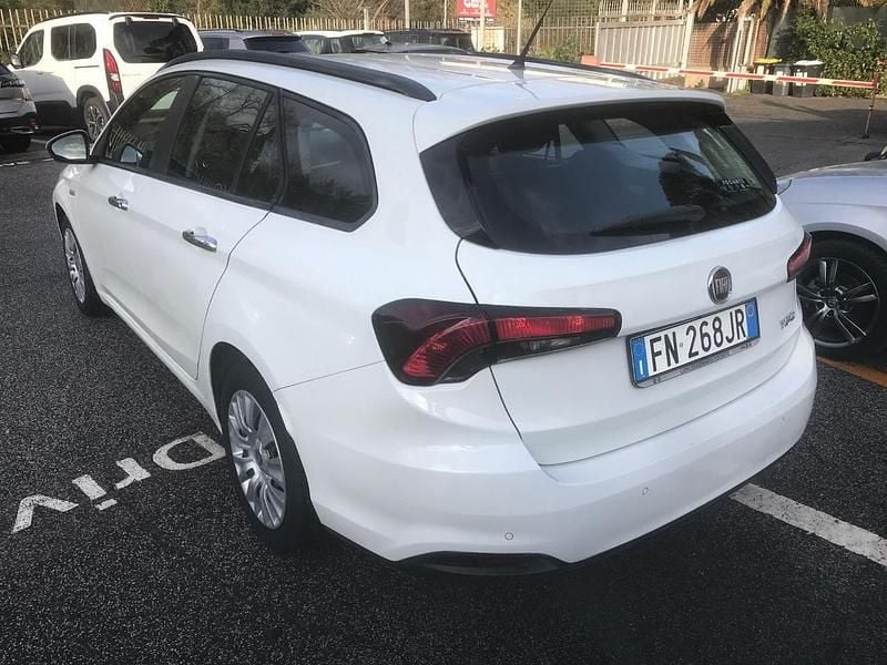 Usata Fiat Tipo Easy 120 CV (88 kW) 2018 Bianco Station wagon