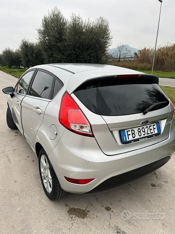 Usata Ford Fiesta 95 CV (69 kW) 2015 Berlina
