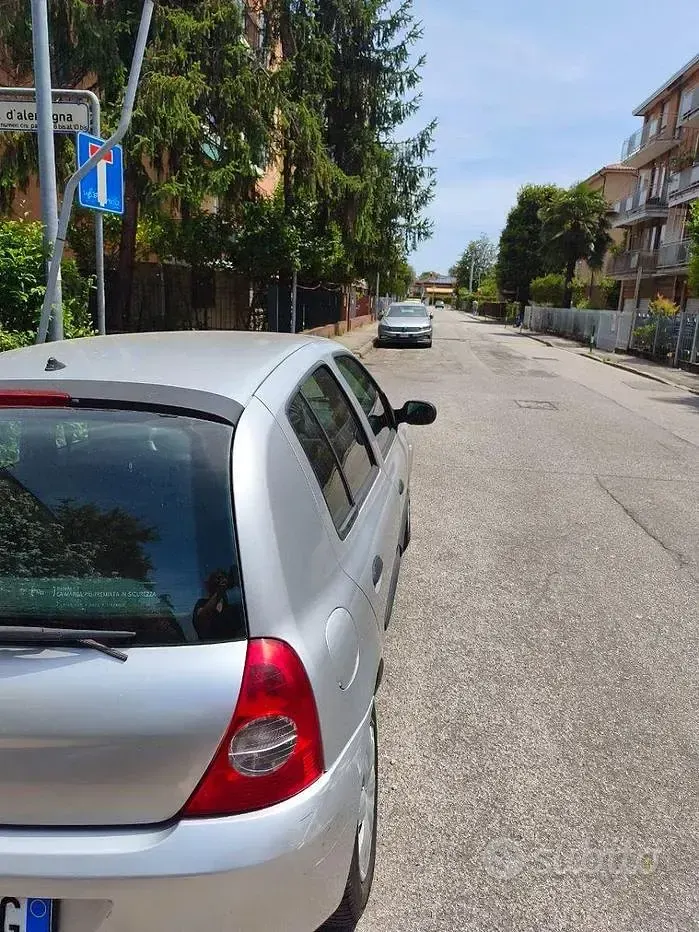Usata Renault Clio II 58 CV (42 kW) 2008 Grigio Berlina