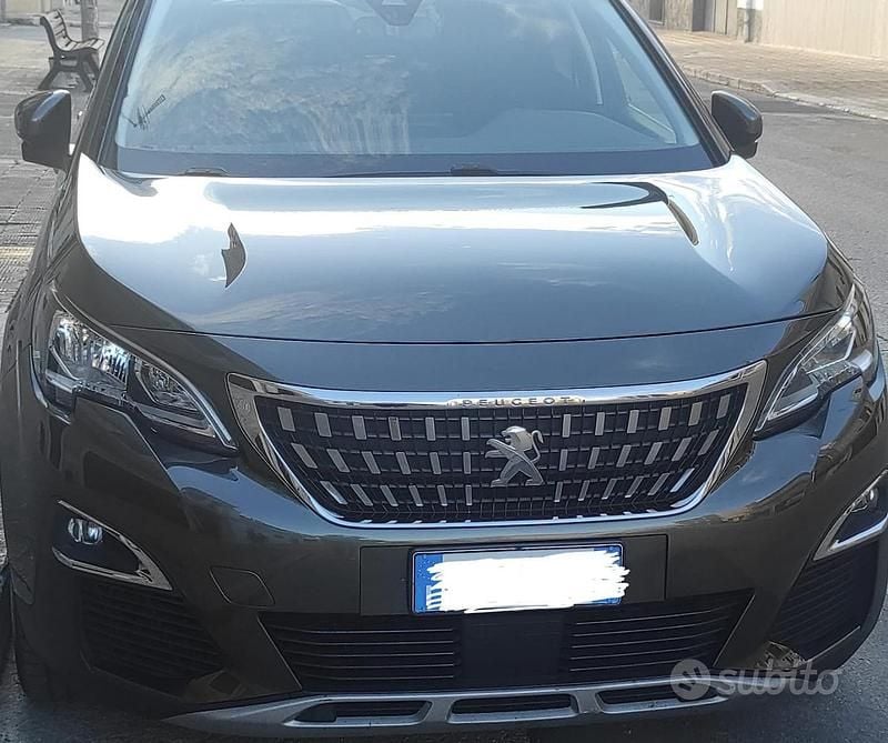 Verde Usata 2017 Peugeot 3008 SUV | 15.000 € (Buon prezzo) - Immagine 1/4