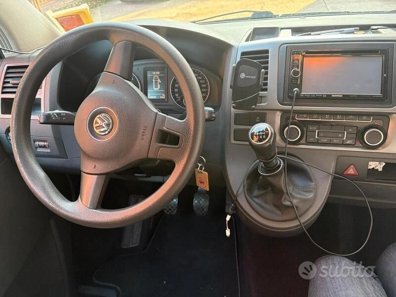 Usata VW Caravelle 140 CV (102 kW) 2012 Monovolume