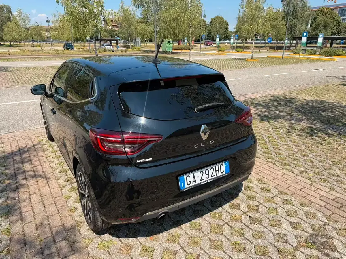 Usata Renault Clio V 101 CV (74 kW) 2020 Nero Berlina