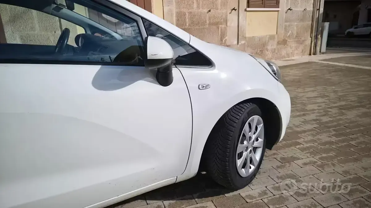 Usata Kia Rio 90 CV (66 kW) 2012 Bianco Berlina
