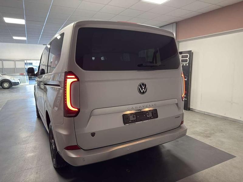 Usata VW Caravelle Life 150 CV (110 kW) 2025 Light grey metallizzato Furgone