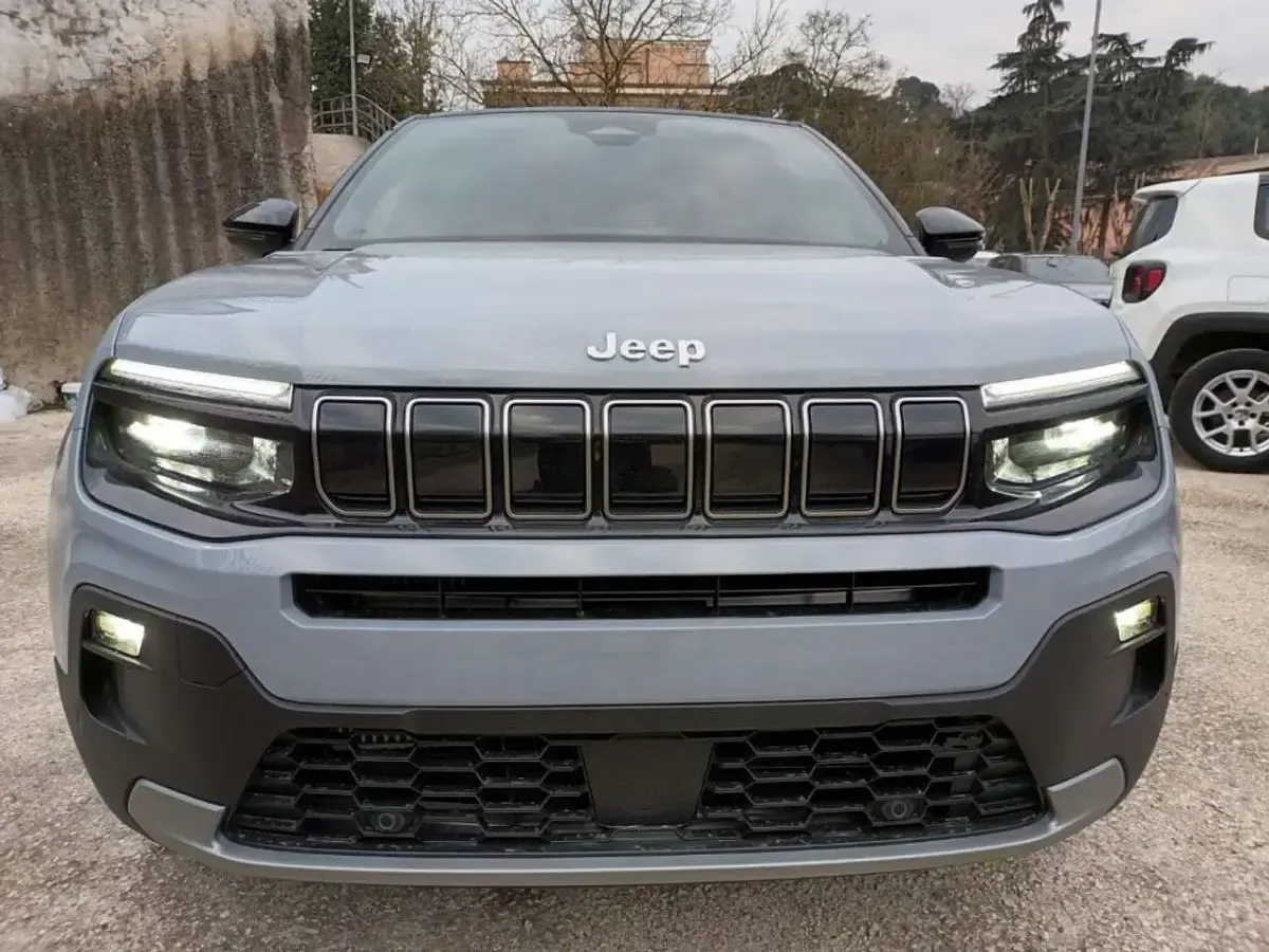 Nuova Jeep Avenger Summit 101 CV (74 kW) 2026 Grigio SUV