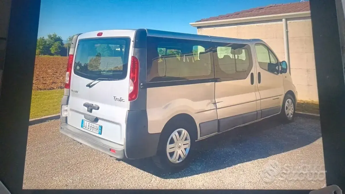 Begagnad Renault Trafic 114 HK (83 kW) 2007 Grå Minibuss