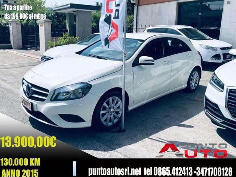 Bianco Usata 2015 Mercedes A180 Executive Tre volumi | 13.900 € (Buon prezzo) - Immagine 1/4