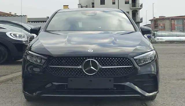 Usata Mercedes A180 Premium 136 CV (100 kW) 2025 Nero Berlina
