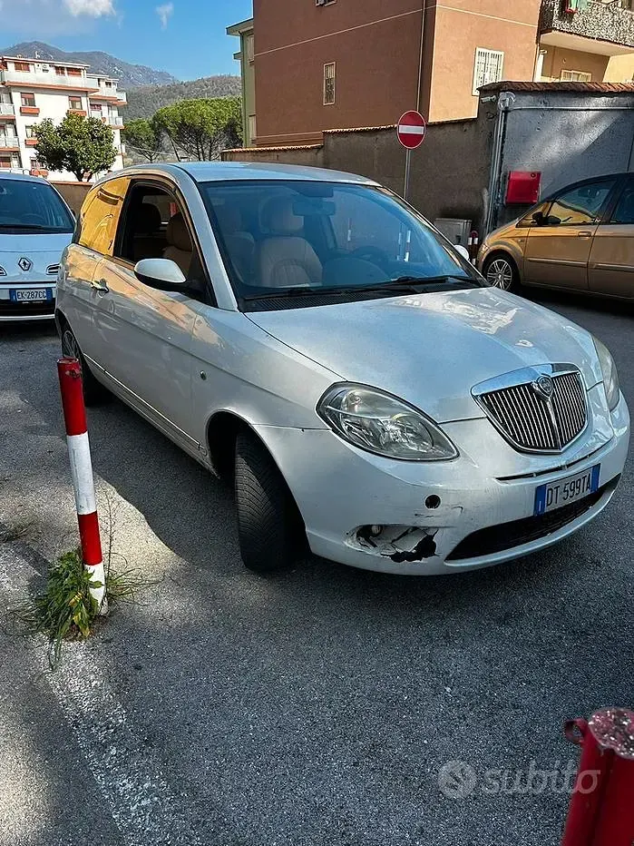 Usata Lancia Ypsilon 75 CV (55 kW) 2009 Bianco Utilitaria