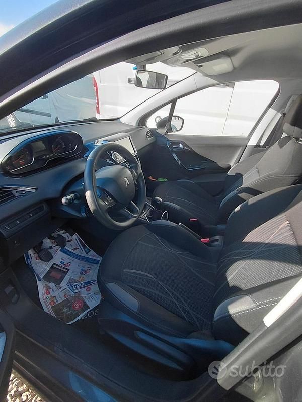 Usata Peugeot 208 68 CV (50 kW) 2014 Utilitaria