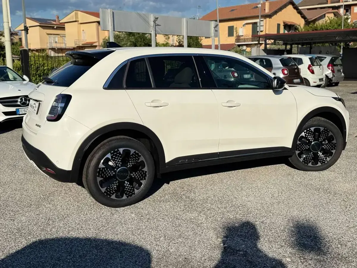 Nuova Fiat 600 La Prima 101 CV (74 kW) 2025 Bianco SUV