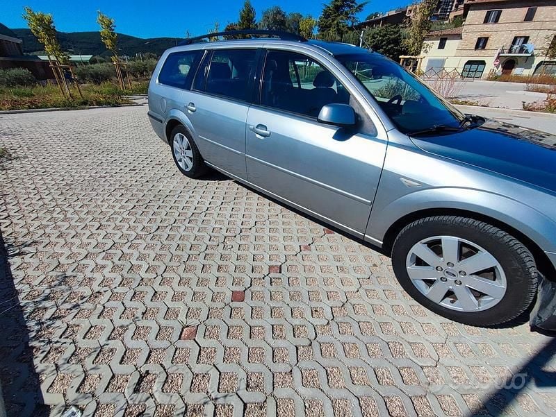 Grigio Usata 2003 Ford Mondeo Station wagon | 2500 € - Immagine 1/4