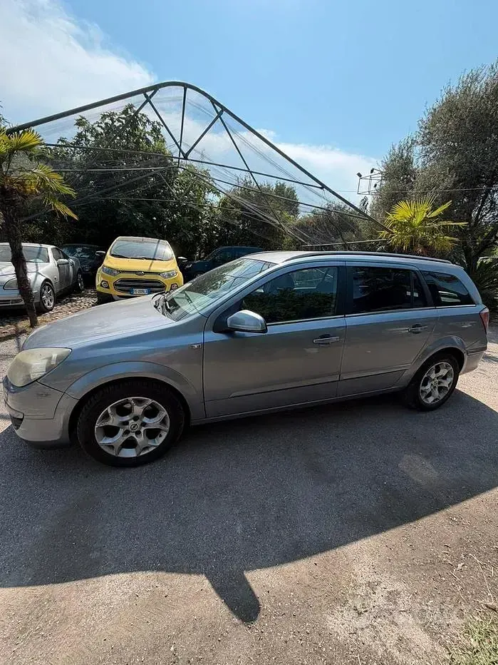 Usata Opel Astra Elegance 105 CV (77 kW) 2005 Grigio Station wagon