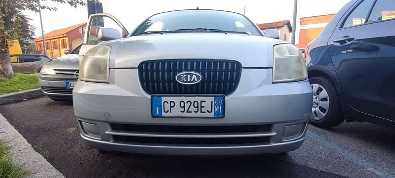Usata Kia Picanto Air 65 CV (47 kW) 2004 Grigio Utilitaria