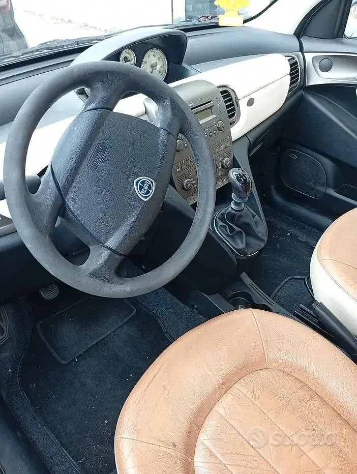 Usata Lancia Ypsilon 60 CV (44 kW) 2005 Bluazzurro Utilitaria