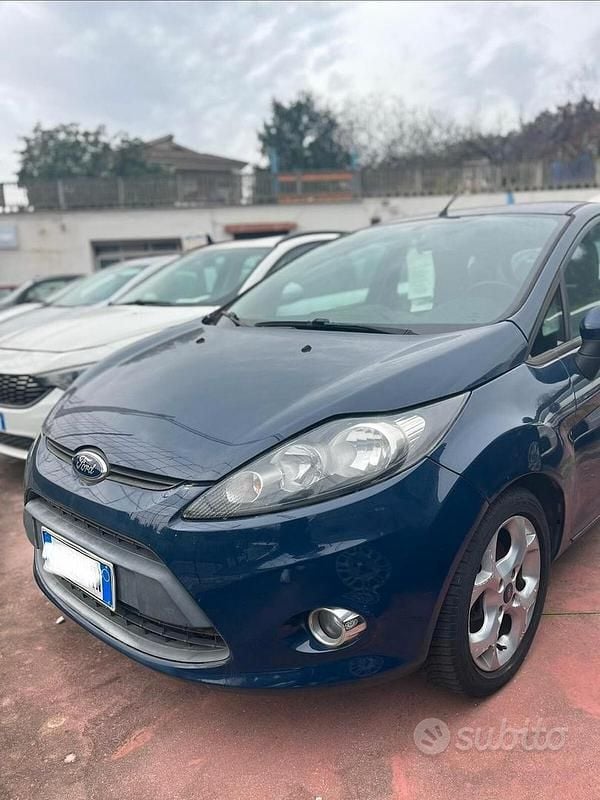Usata Ford Fiesta Business Edition 60 CV (44 kW) 2012 Blu Utilitaria