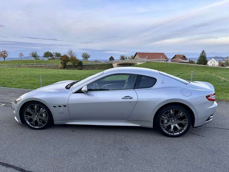 Usato 2011 Maserati Granturismo 4.6 Benzin 450 CV (56.000 €)
