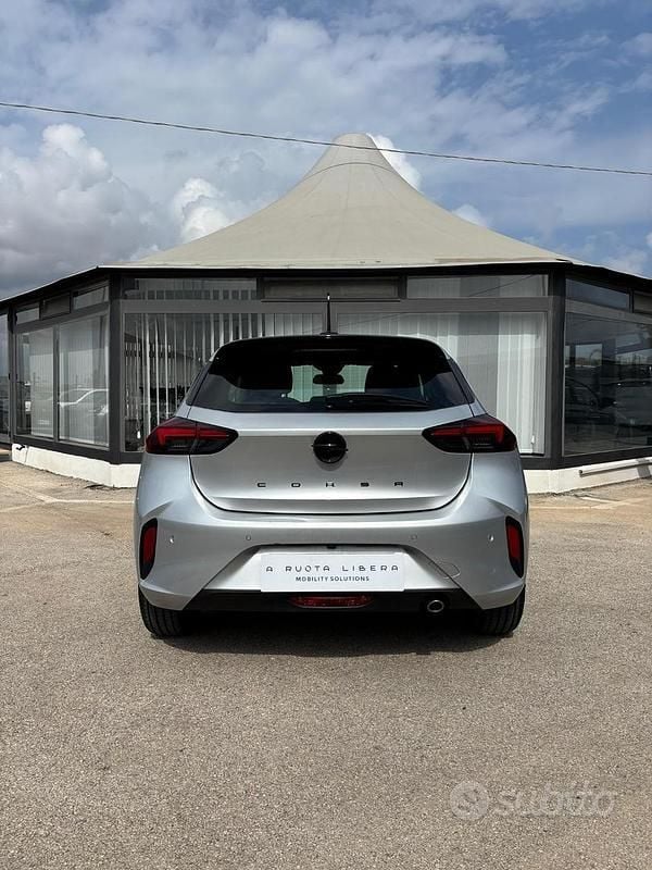 Usata Opel Corsa 100 CV (73 kW) 2025 Grigio Utilitaria