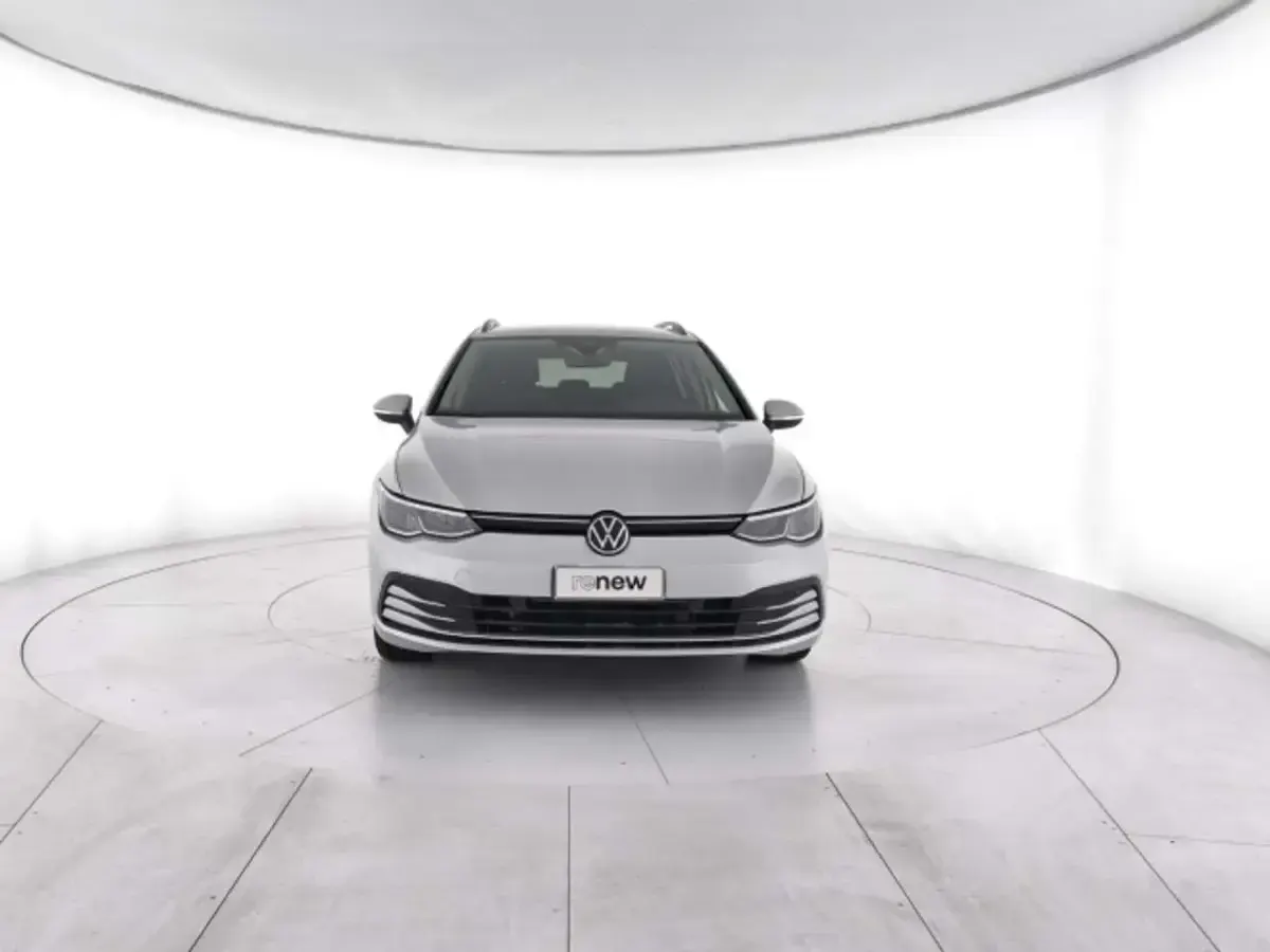 Usata VW Golf VIII Life 110 CV (80 kW) 2021 Moonstone grey Station wagon